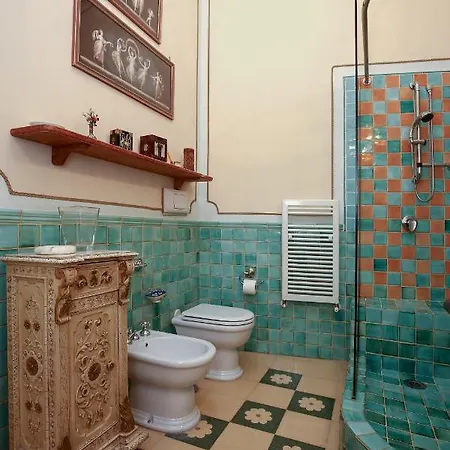 Flora House 4* サレルノ