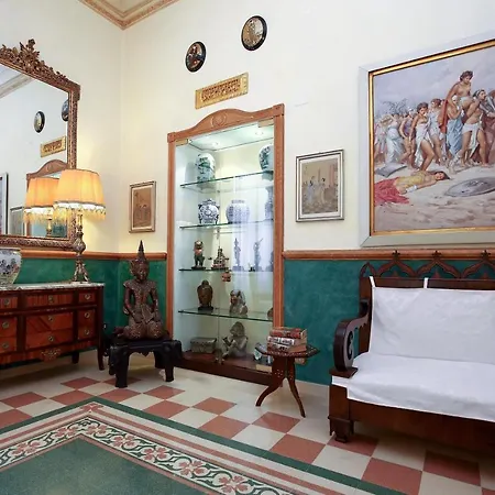 Flora House サレルノ