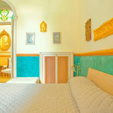 Flora House 4* サレルノ