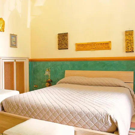 ベッド・アンド・ブレックファスト Flora House 4*