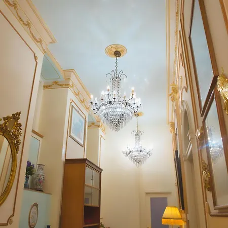 Flora House 4* サレルノ