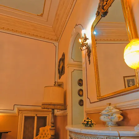 Flora House B&B 4*