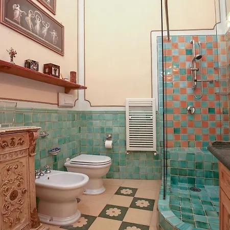 Bed & Breakfast Flora House 4*