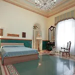 Flora House 4*