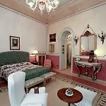 Flora House Bed & Breakfast 4*
