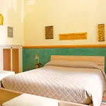 Bed & Breakfast Flora House 4*