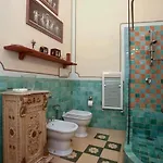 Flora House Bed & Breakfast 4*