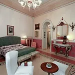 Bed & Breakfast Flora House 4*