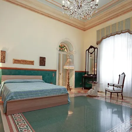 Flora House 4*