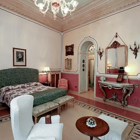 Flora House Bed & Breakfast 4*