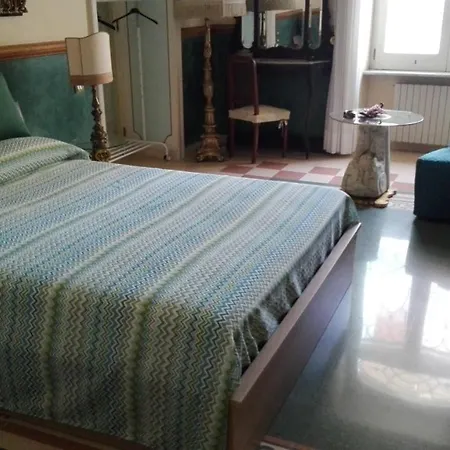 Couette-café Flora House 2*