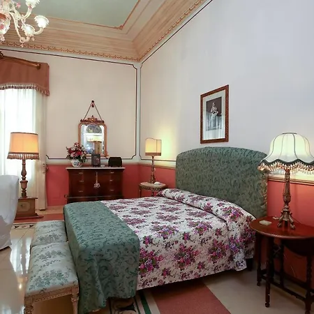Flora House 4*