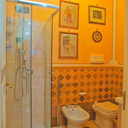 Bed & Breakfast Flora House