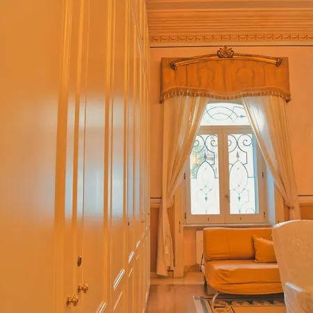 Flora House Салерно