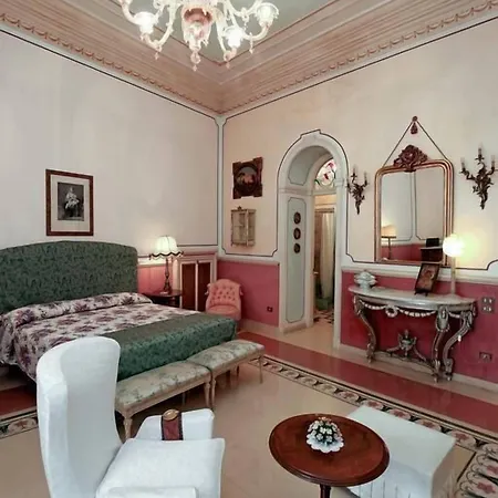 Bed & Breakfast Flora House 4*