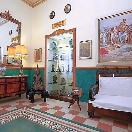 Flora House Bed and Breakfast Σαλέρνο