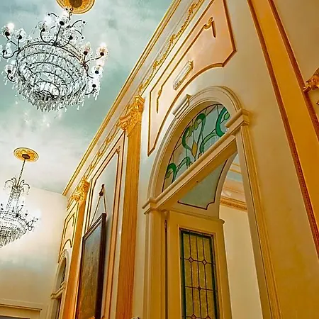 Bed & Breakfast Flora House