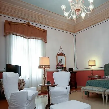 Flora House Отель типа 