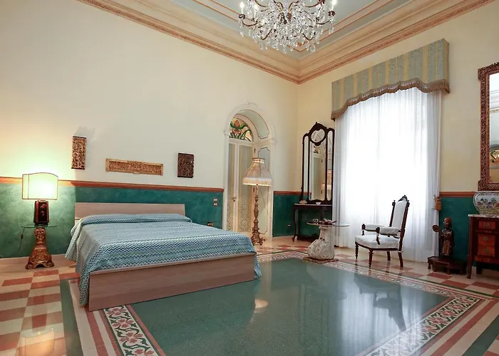 Flora House 4*