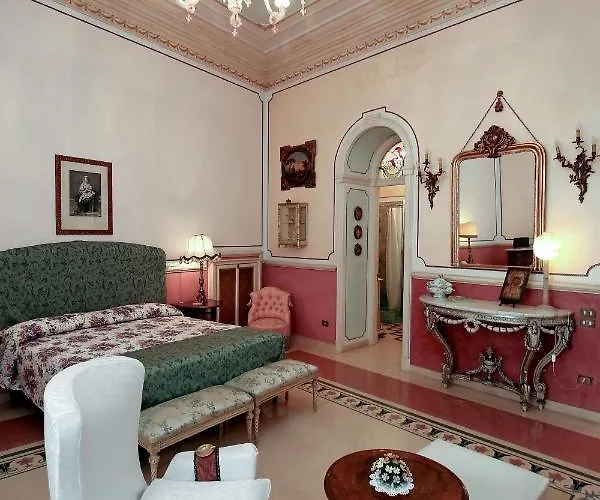 Flora House Bed and breakfast 4*