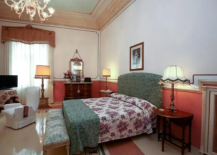 Flora House 4*