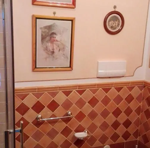 Flora House Bed and breakfast 4*