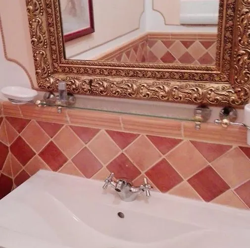 Flora House Bed and breakfast