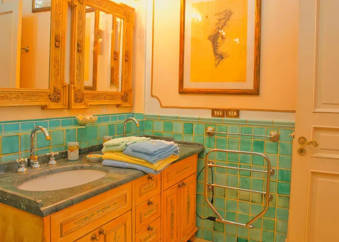 Flora House Bed and breakfast