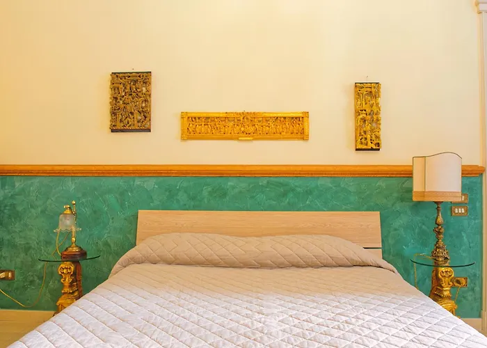 Bed and breakfast Flora House 4*