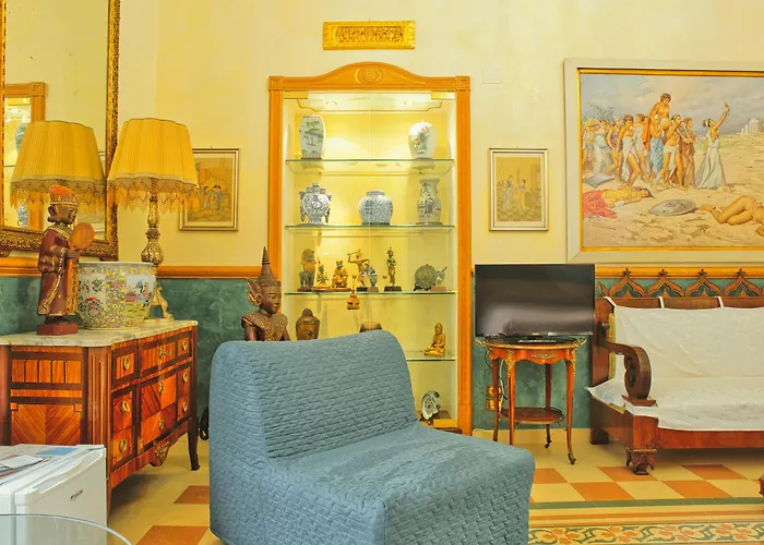 Flora House Bed and breakfast 4*